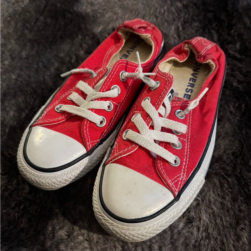 Converse shoreline red sneakers